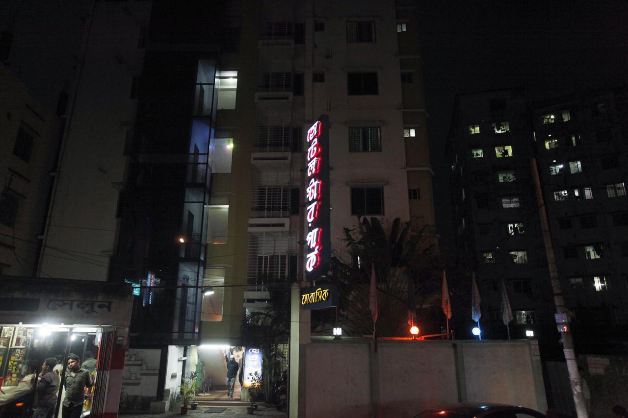 Hotel Star Park Dakhin Kattali Bagian luar foto